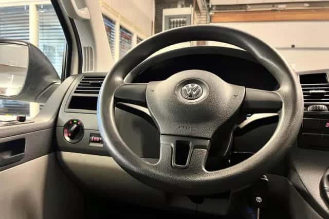 Volkswagen Transporter (2014) thumbnail 6