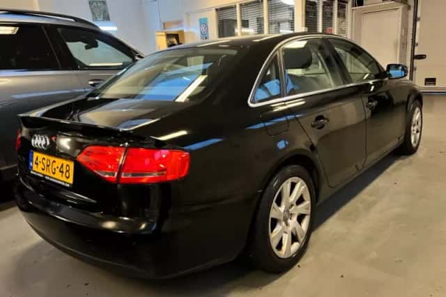 Audi A4 (2011) thumbnail 2