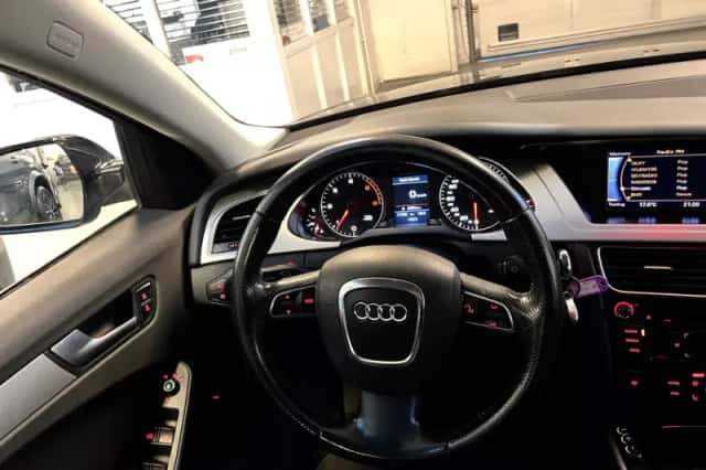 Audi A4 (2011) thumbnail 5