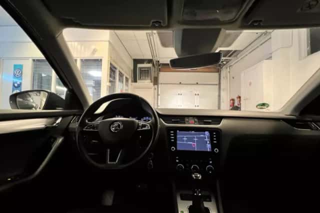 Škoda Octavia (2018) thumbnail 3