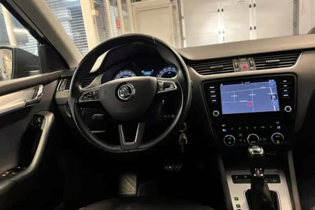 Škoda Octavia (2018) thumbnail 4