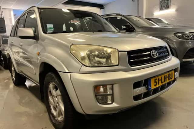Toyota RAV4 (2003) thumbnail 1