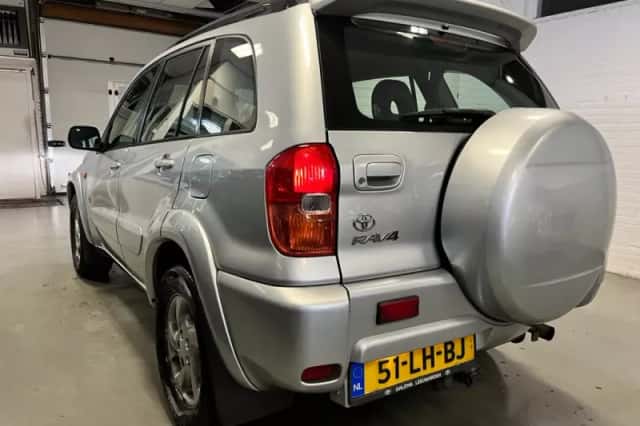 Toyota RAV4 (2003) thumbnail 2