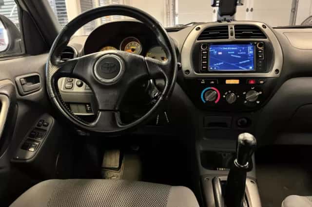 Toyota RAV4 (2003) thumbnail 4