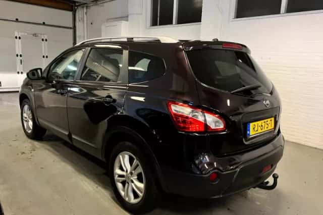 Nissan Qashqai+2 (2011) thumbnail 2