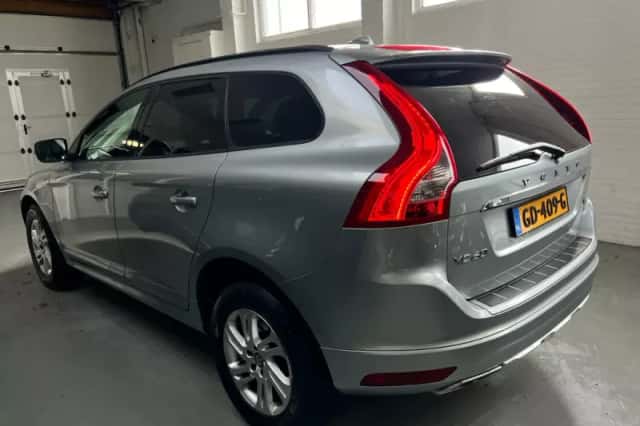 Volvo XC60 (2015) thumbnail 2