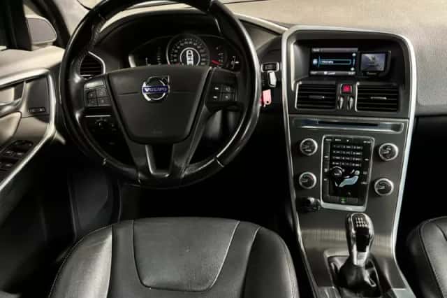 Volvo XC60 (2015) thumbnail 4