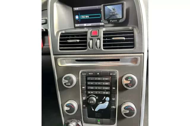 Volvo XC60 (2015) thumbnail 6