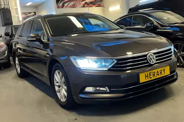 Volkswagen Passat (2015) thumbnail 1