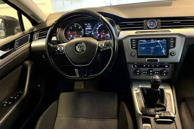 Volkswagen Passat (2015) thumbnail 4