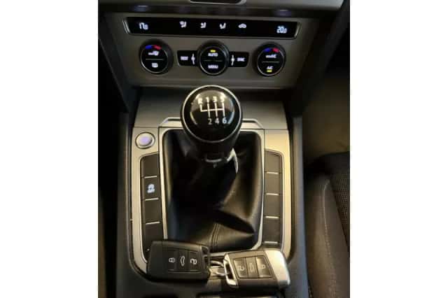 Volkswagen Passat (2015) thumbnail 6