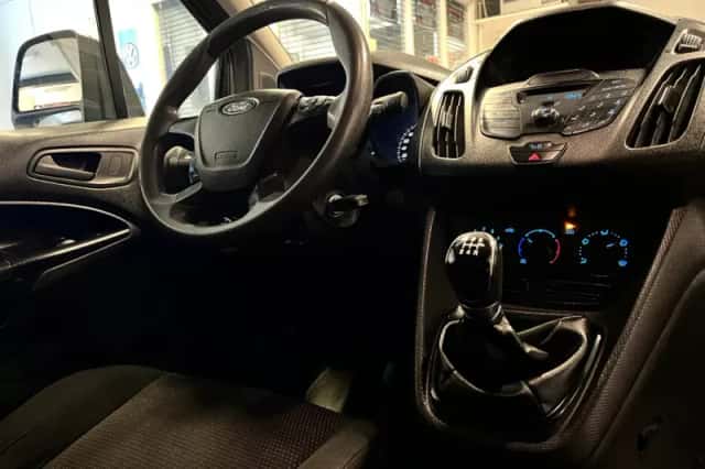Ford Transit Connect (2017) thumbnail 3