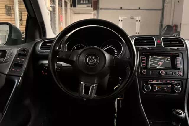 Volkswagen Golf (2013) thumbnail 4