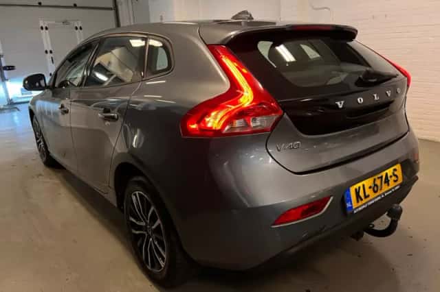 Volvo V40 (2016) thumbnail 2