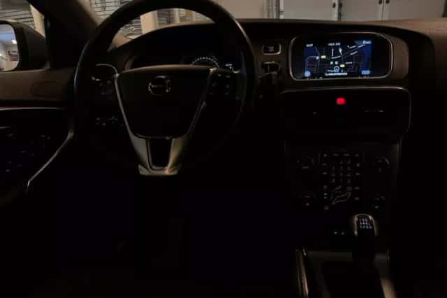 Volvo V40 (2016) thumbnail 4