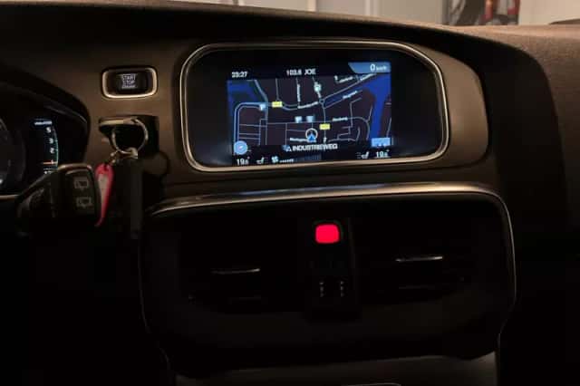 Volvo V40 (2016) thumbnail 5