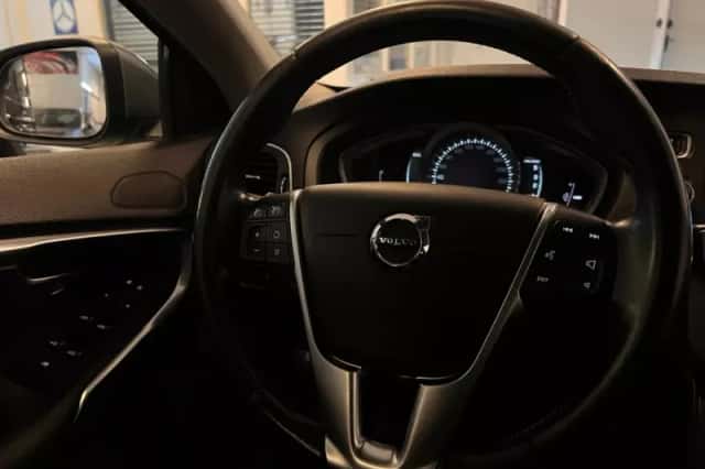 Volvo V40 (2016) thumbnail 6