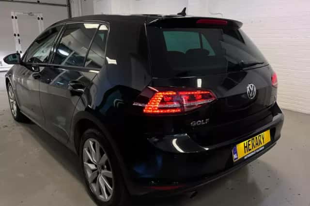 Volkswagen Golf (2017) thumbnail 2