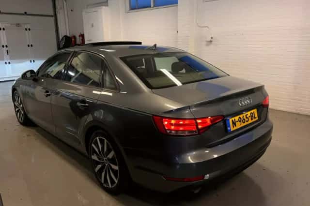 Audi A4 (2015) thumbnail 2