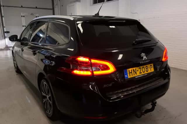 Peugeot 308 (2015) thumbnail 2