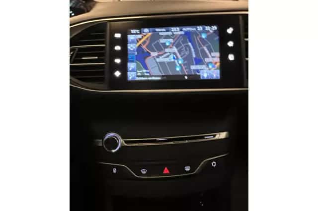 Peugeot 308 (2015) thumbnail 6