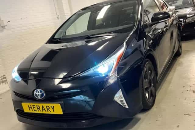 Toyota Prius (2016) thumbnail 1