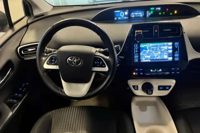 Toyota Prius (2016) thumbnail 4