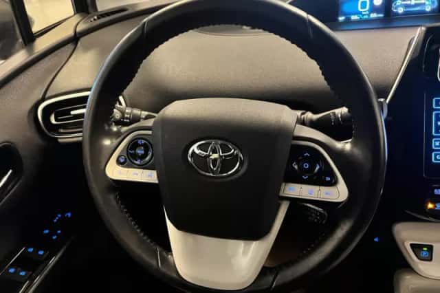 Toyota Prius (2016) thumbnail 6