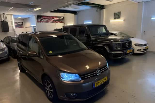 Volkswagen Touran (2013) thumbnail 1