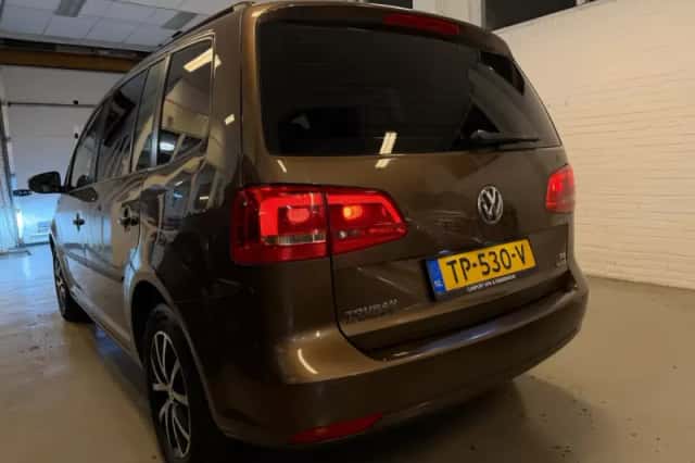 Volkswagen Touran (2013) thumbnail 2
