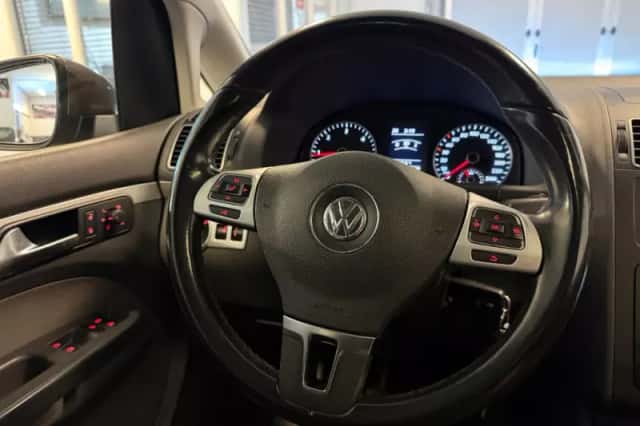 Volkswagen Touran (2013) thumbnail 5