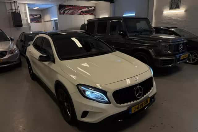 Mercedes-Benz GLA-Klasse (2014) thumbnail 1