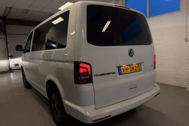 Volkswagen Transporter (2014) thumbnail 2