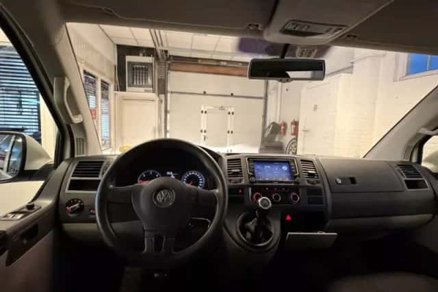 Volkswagen Transporter (2014) thumbnail 3