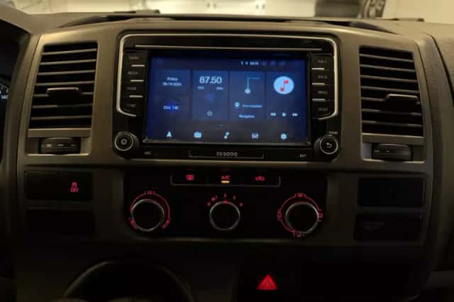 Volkswagen Transporter (2014) thumbnail 5