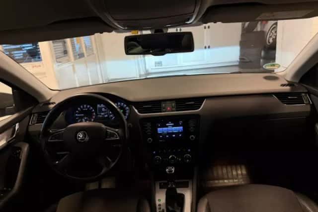 Škoda Octavia (2015) thumbnail 3
