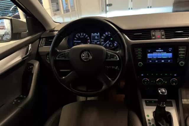Škoda Octavia (2015) thumbnail 4