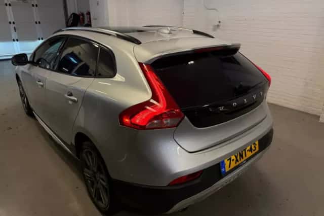 Volvo V40 Cross Country (2014) thumbnail 2
