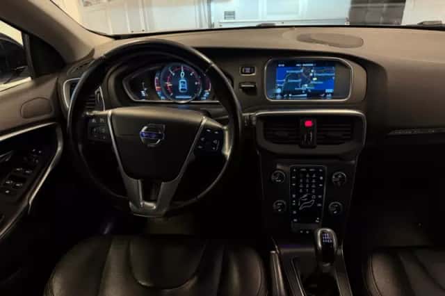 Volvo V40 Cross Country (2014) thumbnail 4