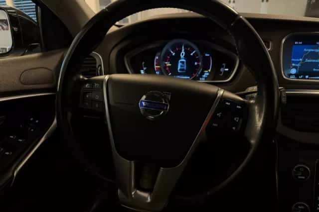 Volvo V40 Cross Country (2014) thumbnail 5