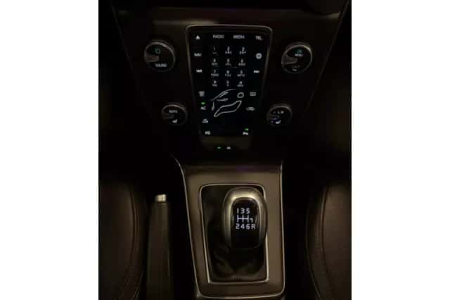 Volvo V40 Cross Country (2014) thumbnail 6
