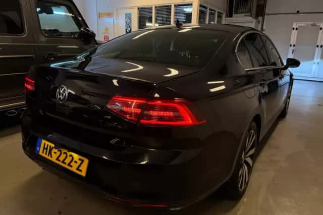 Volkswagen Passat (2015) thumbnail 2