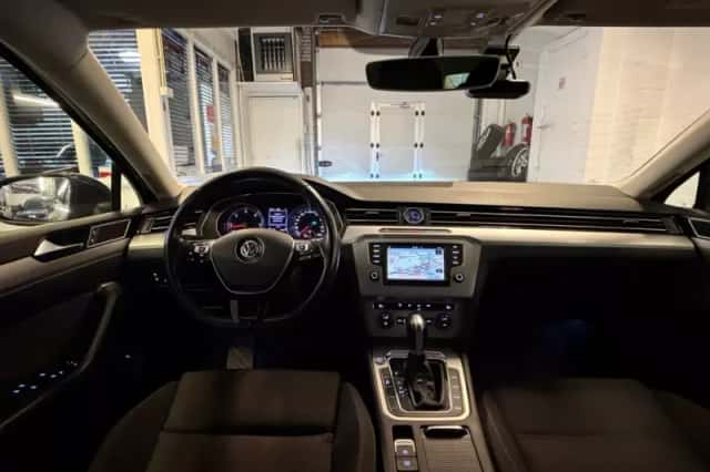 Volkswagen Passat (2015) thumbnail 3