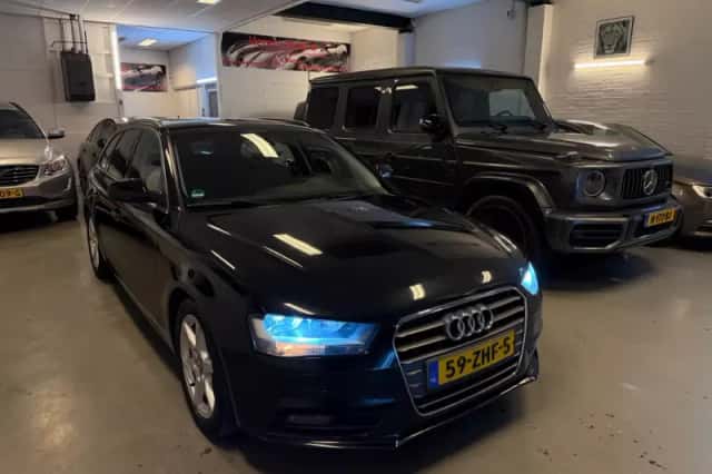 Audi A4 (2012) thumbnail 1