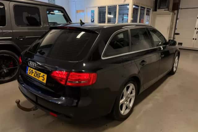 Audi A4 (2012) thumbnail 2