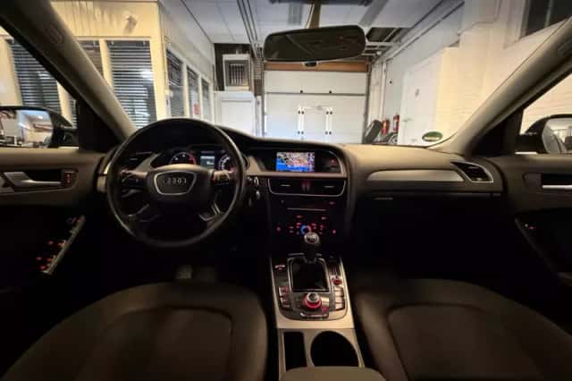 Audi A4 (2012) thumbnail 3