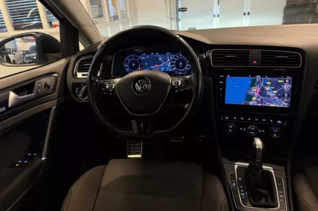Volkswagen Golf (2014) thumbnail 4