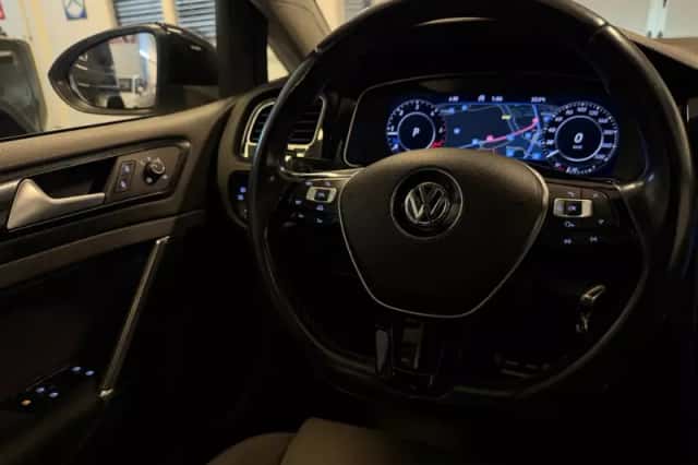 Volkswagen Golf (2014) thumbnail 5