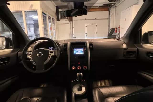 Nissan X-Trail (2013) thumbnail 3