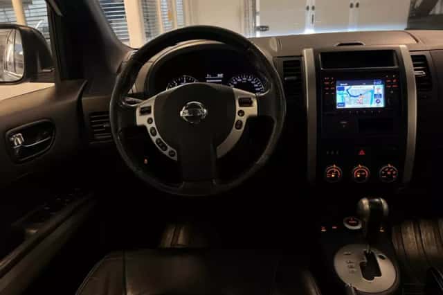 Nissan X-Trail (2013) thumbnail 4